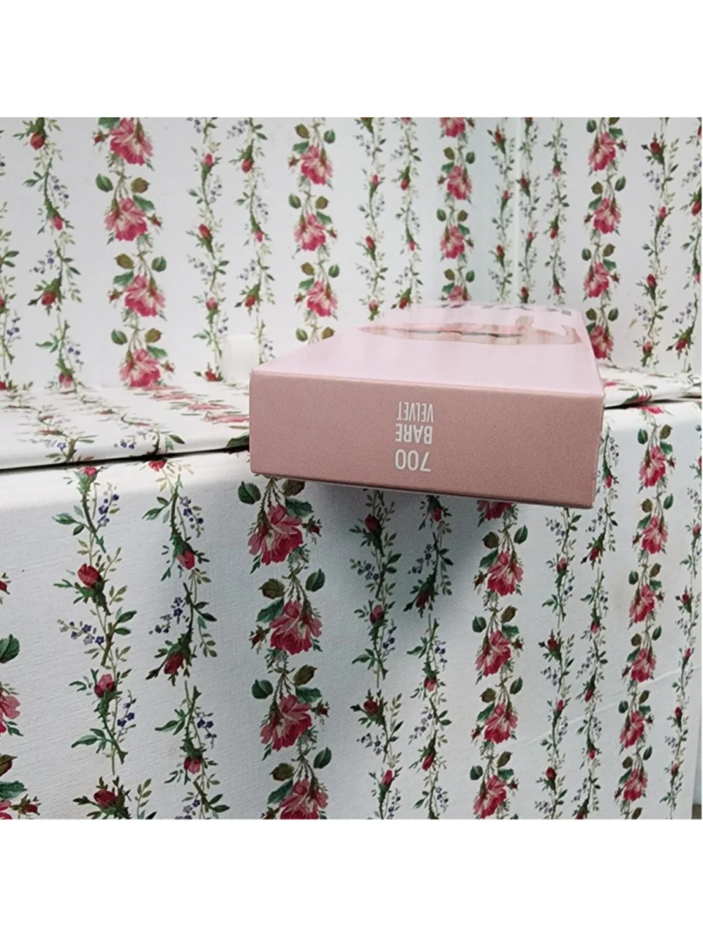 Kylie Jenner Velvet Liquid Lipstick & Lip Liner in shade 700 bare #kylie #lipsti